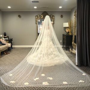 STUNNING Galia Lahav Veil